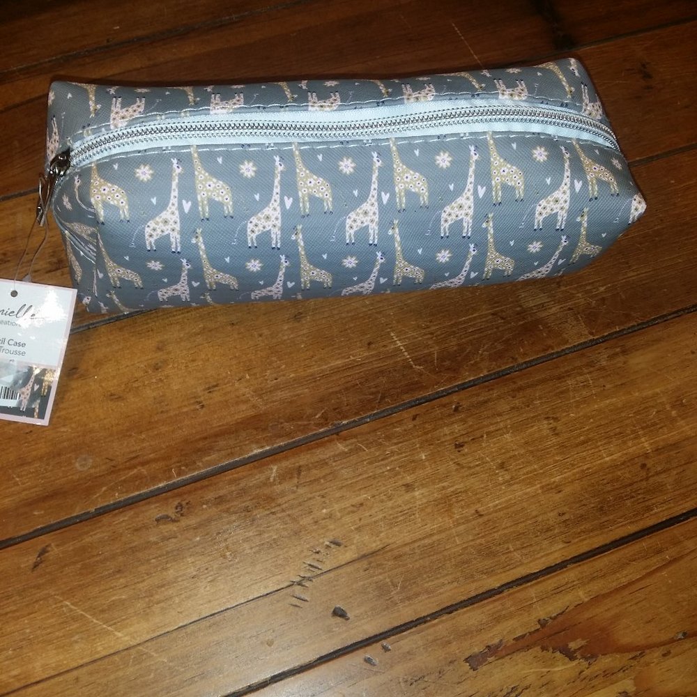 New Danielle Creations gray with pink and taupe giraffes zipper case